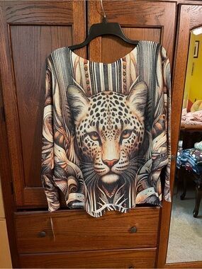 Moda Leopard Face Long Sleeve Top in Tan, Black & Cream